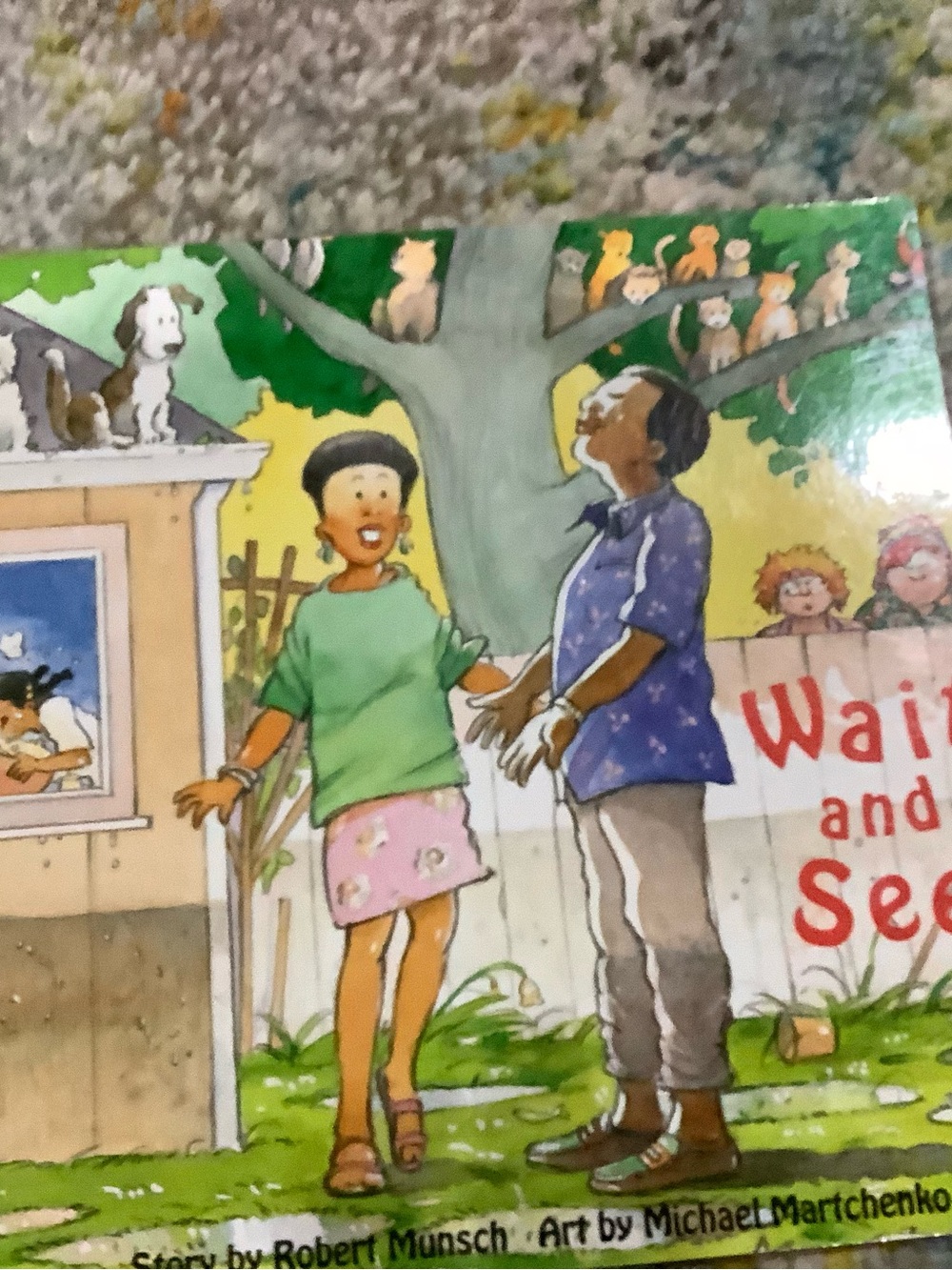 Scholastic Robert Munsch Picture Book Set - Yellow, Blue, Green, Red Covers - Picture 10 of 11